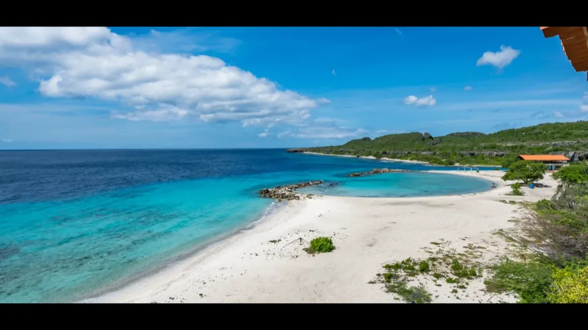 Tropical beach with turquoise water on a sunny day in Curaçao