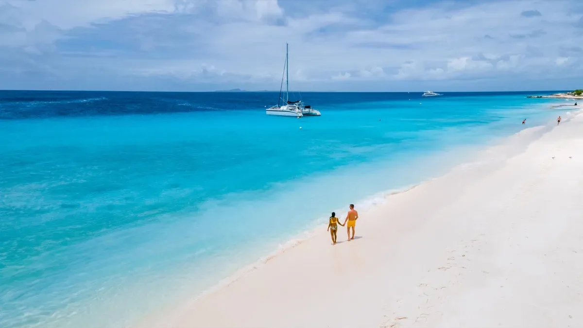 Curaçao tropical beach — DI Card guide for Canadian citizens