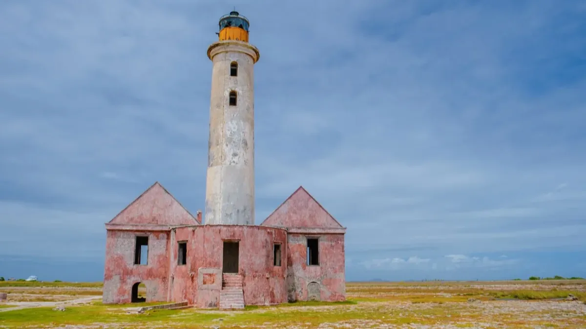 Curaçao coastal lighthouse — DI Card guide for Uruguayan citizens