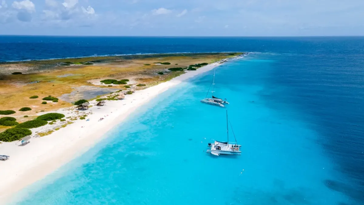 Curaçao island beach — DI Card guide for Venezuelan citizens